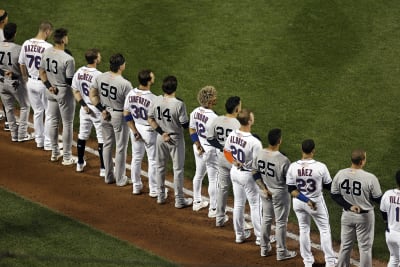 Mets players let booing fans 'know how it feels' with thumbs down  celebration; team says it's 'unacceptable' 