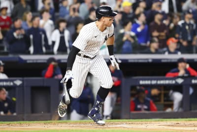 Judge out of Yankees' lineup after banging right toe while making  spectacular catch