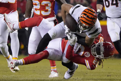 Bengals safety appears to fake injury in the 1st half vs. Chiefs