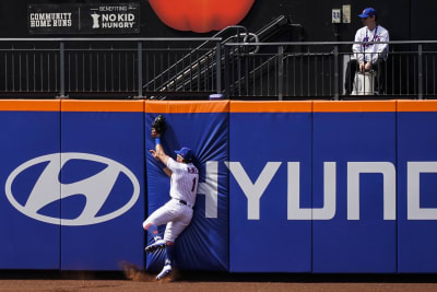 Mets Beat Diamondbacks in 2022 Home Opener - The New York