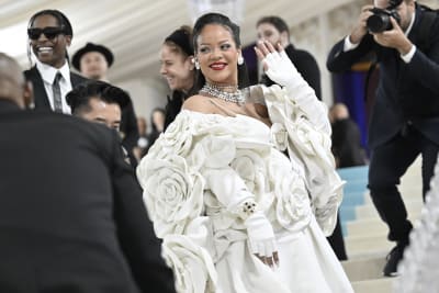 Rihanna turns her back on Rodeo Drive to do her last minute