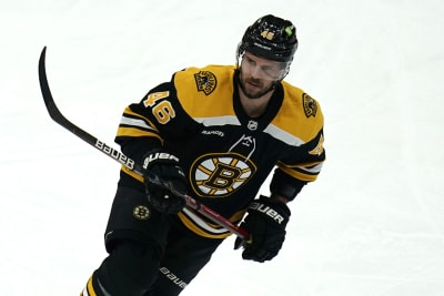 Boston Bruins center Patrice Bergeron taken to Chicago hospital 