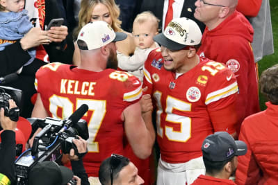 Chiefs' Andy Reid and Travis Kelce hash things out after sideline