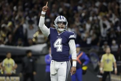 Dallas Cowboys quarterback Dak Prescott (4) celebrates with wide receiver  CeeDee Lamb (88) afte …