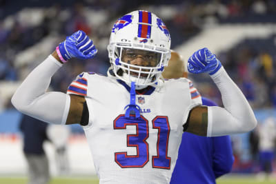 Bills make it Von Miller-time in Buffalo; sign Howard, too