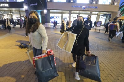 Denver Black Friday shoppers crowd malls