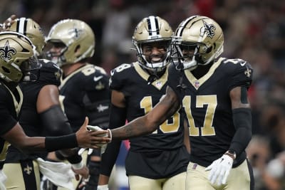 Carr tosses TD in Saints debut