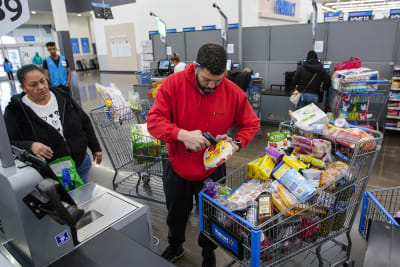 What It's Like to Shop at Walmart Discount Stores and Supercenters