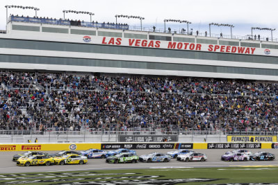 Denny Hamlin rides hot streak in Las Vegas, holds off Chase Elliott to win  NASCAR playoff race - The Boston Globe