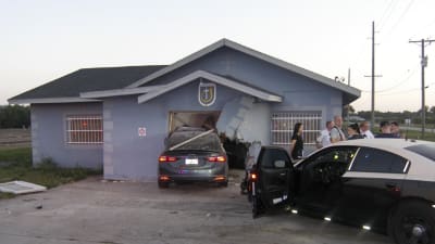 WATCH: Fight forced evacuation of parking garage at Universal Studios,  Orlando police say