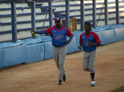 Vladimir Guerrero Jr., Sr. reunite at Angels' home opener