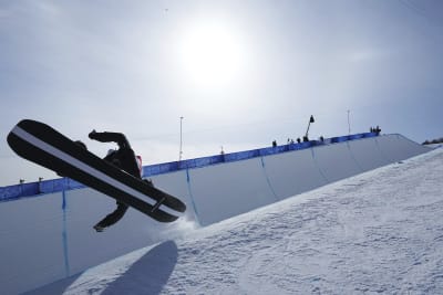 LIVE UPDATES: Shaun White in halfpipe, Mikaela Shiffrin in super-G