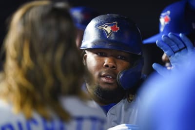 Vladimir Guerrero Jr. nearly took out throngs of Yankees fans after losing  his bat