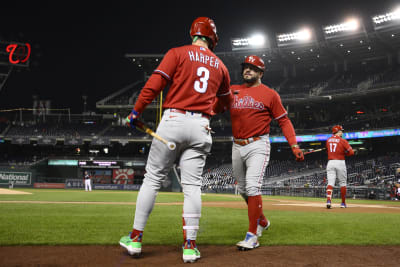 Diving in vain: Washington Nationals' Kyle Schwarber misses sprawling  catch, leaves game - Federal Baseball