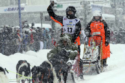 They're off: Mushers begin trek to Nome; Seavey seeks record