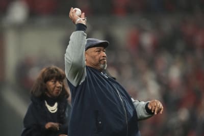 Tribute to Hank Aaron a touching moment for Dusty Baker