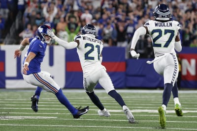 Rookie Devon Witherspoon scores on 97-yard pick-6 as Seahawks' defense  leads Seattle over Giants -  5 Eyewitness News