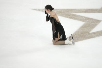 Amber Glenn wins US figure skating title after Isabeau Levito