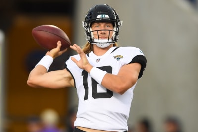 Jaguars' Trevor Lawrence warms up, starts vs. Browns with ankle injury