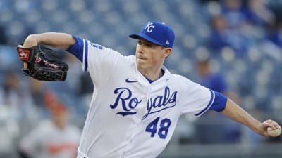 Greinke sharp in 500th career start, Royals beat Rangers 2-1