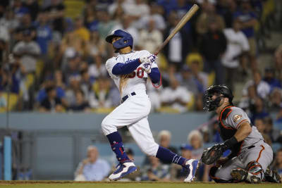 Giants' Mike Tauchman robs Dodgers' Albert Pujols of walk-off home run