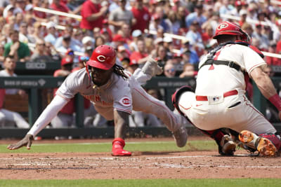 Watch: Cincinnati Reds' grounds crew member escapes from