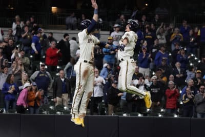 Kolten Wong slugs three homers to help Brewers beat the Reds