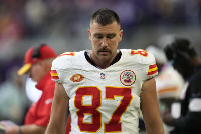 Patrick Mahomes throws TD pass, Travis Kelce has big game as