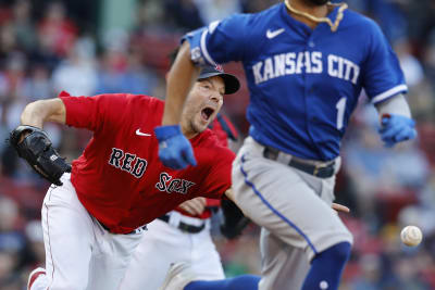 Red Sox bats awaken, end three-game losing streak
