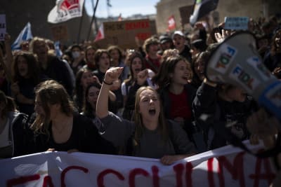 Garbage piles up as French strike nationwide over pension change