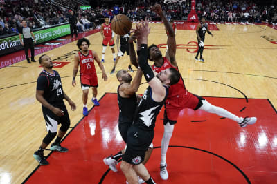 Raptors sweep season series against Bulls with 122-98 rout