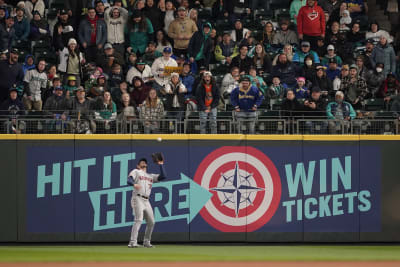 Longtime Astros fans sport vintage team gear