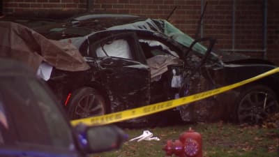 One driver injured after car crash in Lansing