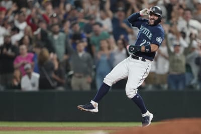 Cal Raleigh hits walk-off single in finale vs. Yankees