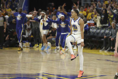 Ex-Wolverine Jordan Poole makes another long-distance buzzer beater 