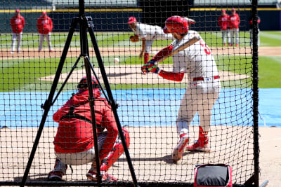 Phillies rally late to hand Angels 11th straight loss