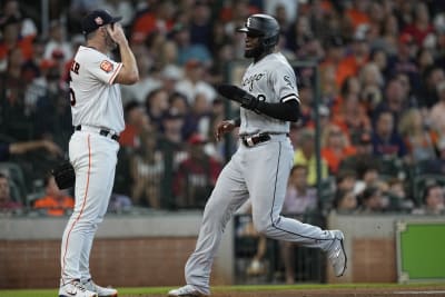 Vaughn's double lifts White Sox over Astros in opener