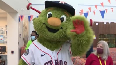 Astros Mascot Orbit Goes Streaking Across Minute Maid Park for His