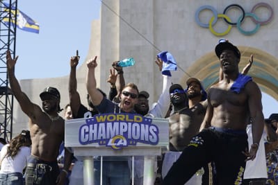 Rams fans cheer Super Bowl champs at LA victory parade