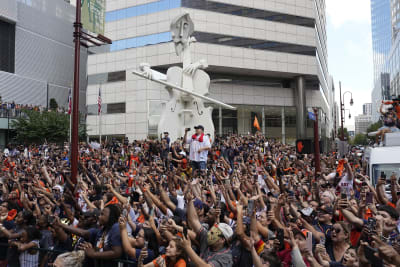 Astros fans pack downtown Houston for World Series parade