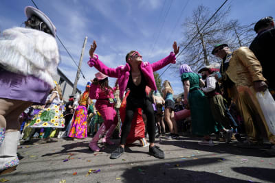 How To Dress for Mardi Gras 