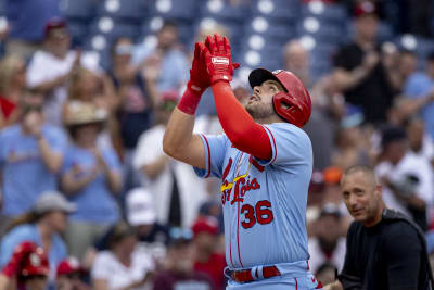 Arenado, Cards hit 4 straight HRs in 1st; late HR tops Phils