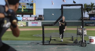 Rodolfo Castro's on-field MLB phone flub a relatable moment