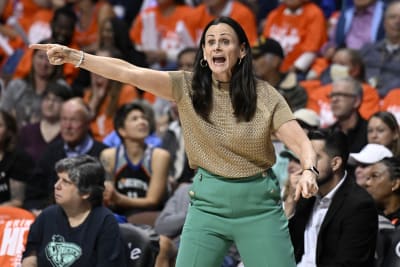 Harris praises 2022 WNBA champion Las Vegas Aces for 'grit and