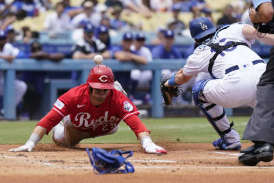 Phillies score 9 in the first to begin their rout of the Reds