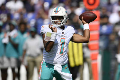 Tagovailoa, Dolphins stun Ravens with huge 4th-quarter rally