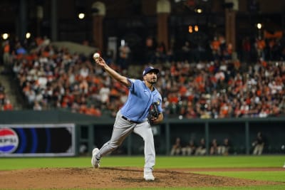 Arozarena's mom throws first pitch, watches son in MLB for 1st