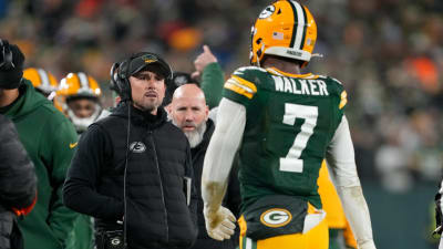 Packers Dominate Titans, Set Up High-Stakes Game With Bears