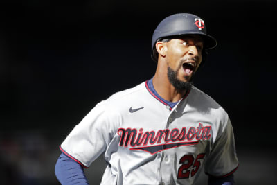 Minnesota Twins fans concerned as Byron Buxton leaves game after