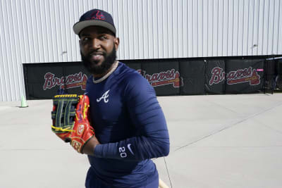 Marcell Ozuna out with broken fingers, Braves exploring